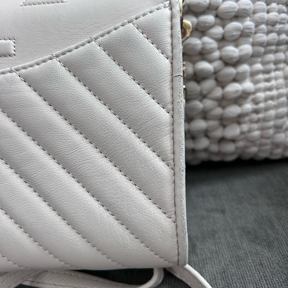 Tory Burch Fleming Convertible Soft Leather Crossbody Bag - Picture 7 of 9